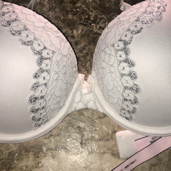 Victoria's Secret Other - Victoria Secret “body” by VS Bra
